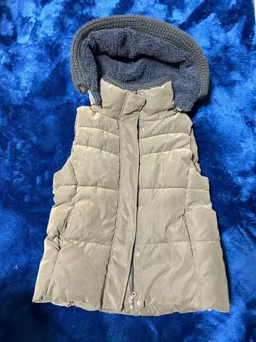 카키 다운 베스트 보아 후드 부착