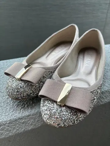 DIANA 글리터 플랫슈즈