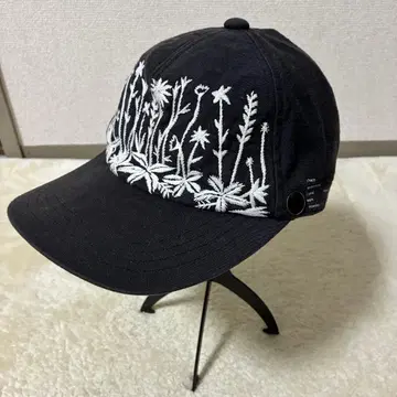 EURASIANS 자수 블랙 캡