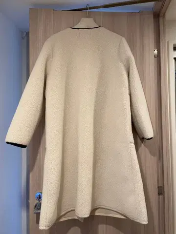 보아 소재 롱 코트 화이트