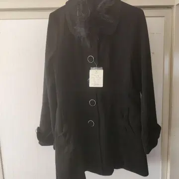 퍼 달린 옷깃 블랙 롱 코트