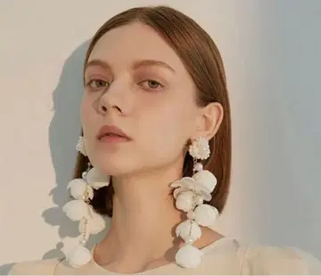 화이트 플라워 펄 롱 귀걸이