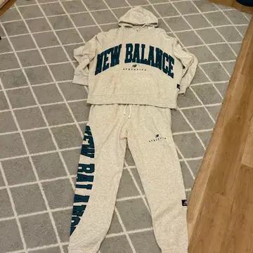 NEW BALANCE 후드티와 팬츠 세트