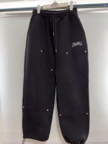 블랙 조거 팬츠 포켓 부착