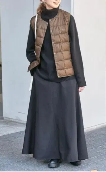 [ 새상품급 ] 스픽 앤 스팬 백 새틴 롱 스커트 카멜