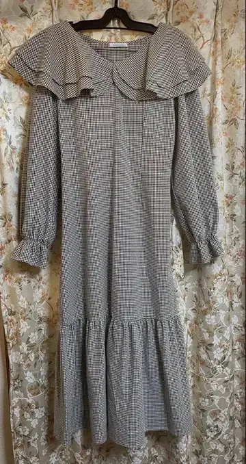 체크 무늬 프릴 옷깃 긴팔 맥시 원피스