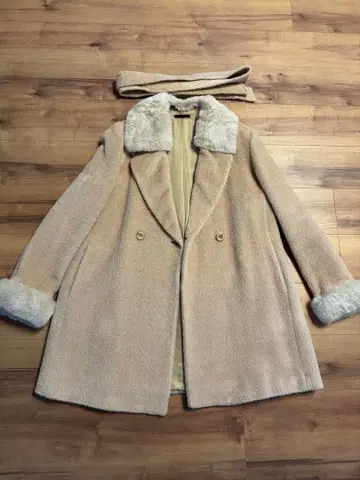 베이지 퍼 더블 브레스트 코트