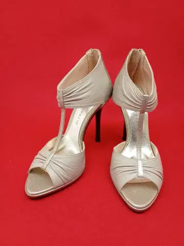 NOVESPARAZIO 베이지 오픈토 하이힐