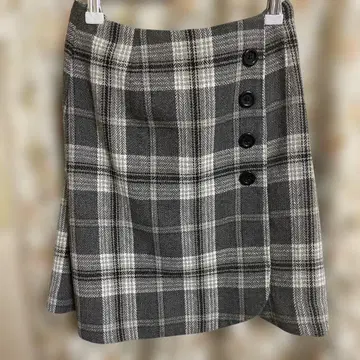 체크 무늬 버튼 미니 스커트