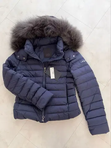 TATRAS 네이비 다운 자켓 퍼 포함