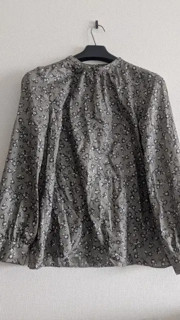 언타이틀 꽃무늬 긴팔 블라우스 사이즈 2
