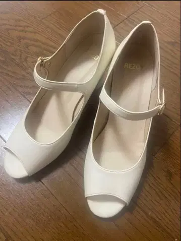 REZOY 오픈토 펌프스 스트랩 포함