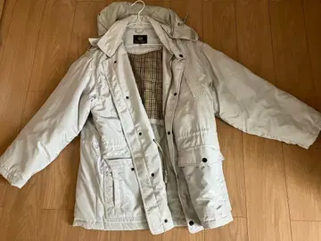 화이트 후드 부착 아우터