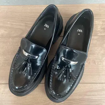 ZARA 블랙 태슬 로퍼 23cm
