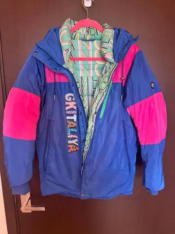 미사용 새상품 이타리야 GNYLVA 후드 부착 리버서블 다운 사이즈 9