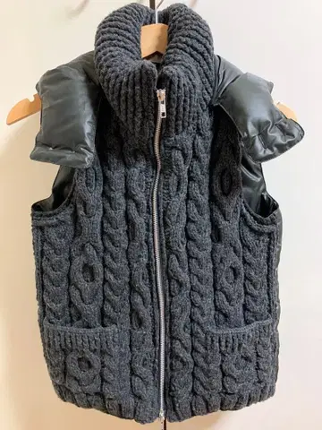 카키&그레이 케이블 니트 다운 베스트