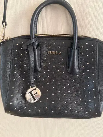 FURLA 스터드 블랙 숄더백