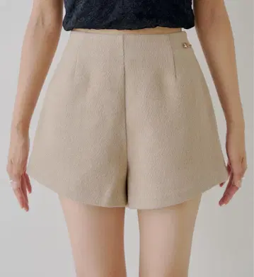 [ Chico ] 브로치 포함 컴팩트 숏팬츠