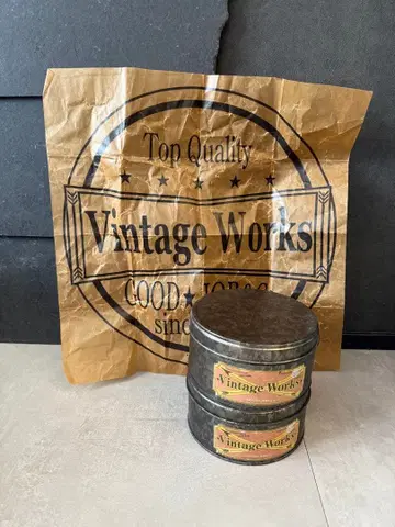VINTAGE WORKS 벨트가 들어있던 캔 & 포스터 3개