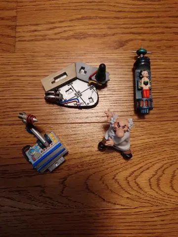 철완 아톰과 오차노미즈 박사의 피규어