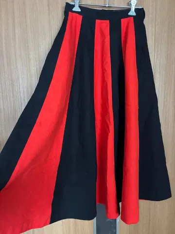 Y's 플레어 스커트 빨간색과 블랙