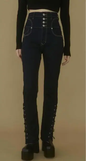 새상품 택 포함 EMODA 밑단 레이스업 하이웨스트 팬츠