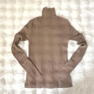 미라 오웬 터틀넥 리브 니트 얇은 소재 베이지