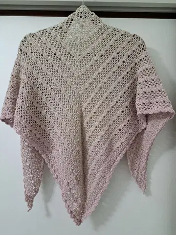 핸드메이드 삼각형 숄 베이지 핑크 그라데이션