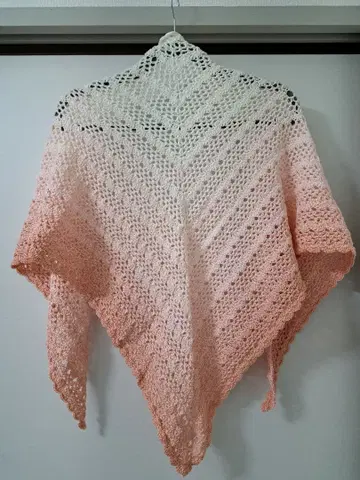 핸드메이드 삼각형 숄 살몬 핑크 그라데이션