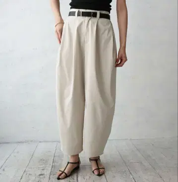 하이웨스트 베이커 코쿤 팬츠 베이지