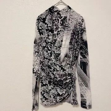 화이트 블랙 긴팔 셔츠 시크한 디자인 블라우스