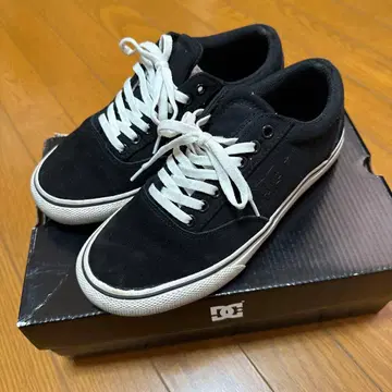 DC 블랙 스웨이드 스니커즈