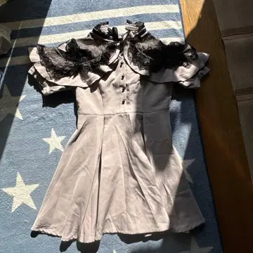 레이스 장식 프릴 옷깃 그레이 A라인 미니 원피스