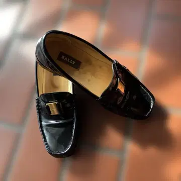 BALLY 블랙 로퍼 38
