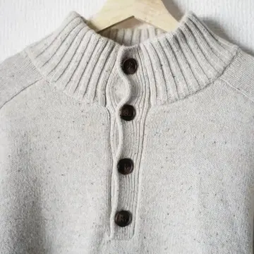 라이트 그레이 하이넥 니트 스웨터
