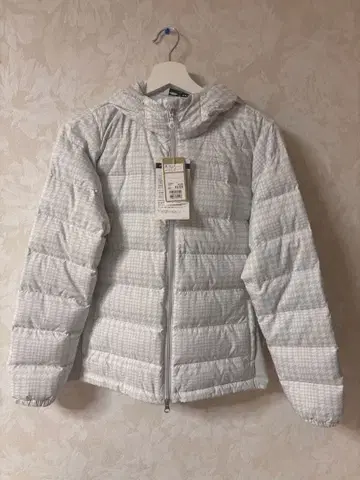 새상품 택 포함 TIGORA 티고라 후드 부착 다운 자켓 골프