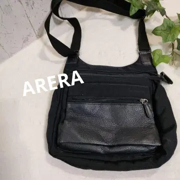 ARERA 블랙 숄더백 합성 피혁과 천