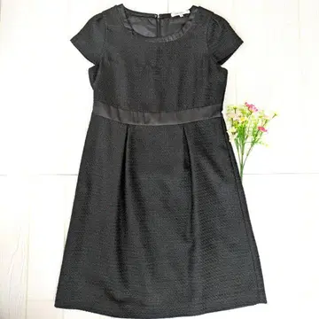 블랙 반팔 무릎 기장 원피스 포멀