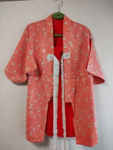 오렌지 계열 꽃무늬 숏 기장 겉옷