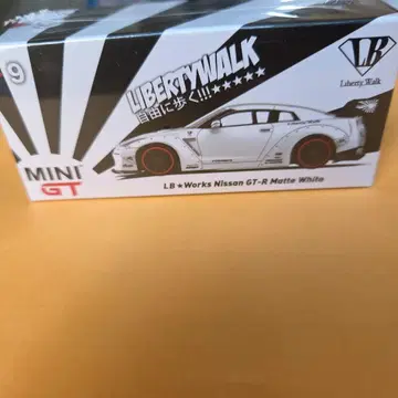 Liberty Walk Nissan GT-R 매트 화이트