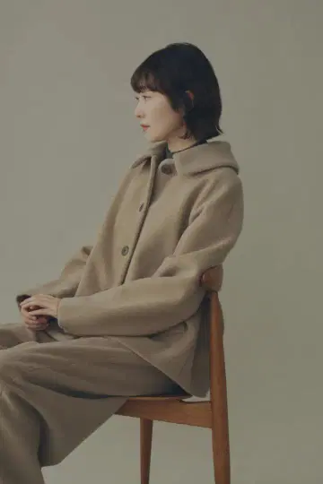 새상품급 미나 페르호넨 [ yo ] 울 캐시미어 숏코트 베이지 38 레어