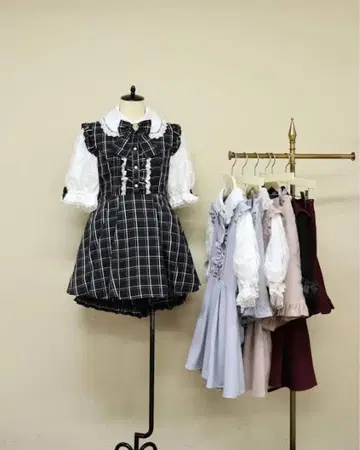 Amavel 반팔 레이스 버슬 셋업