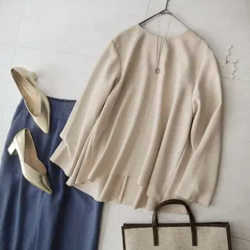 새상품 에크루 밀크티 아이보리 이에나 조젯 센터라인 플레어 블라우스