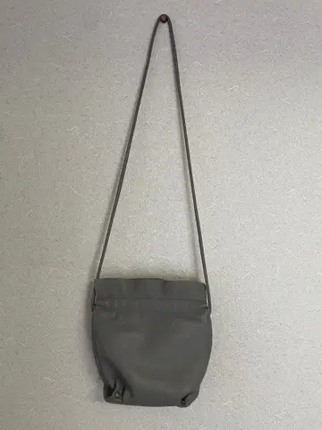 소가죽 그레이 숄더백