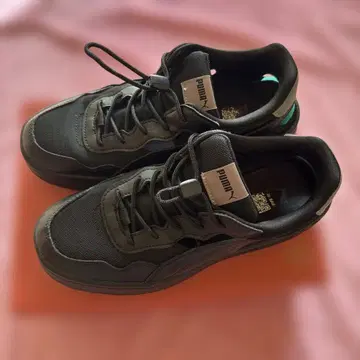 PUMA 블랙 플랫폼 스니커즈