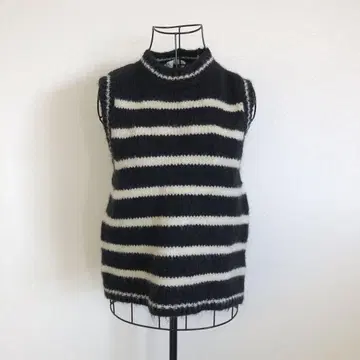 고품질 ZARA 자라 슬리브리스 니트 스웨터 블랙과 화이트 스트라이프