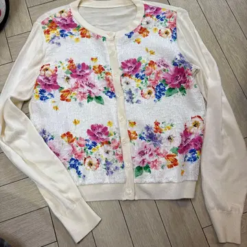 체스티 chesty 플라워 프린트 긴팔 가디건 화이트 계열 꽃무늬