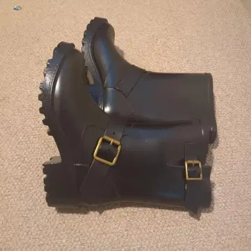 버클 포함 블랙 숏부츠