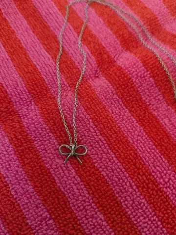 실버 리본 모티브 목걸이