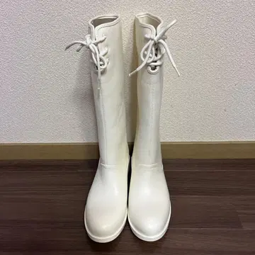 화이트 레이스업 롱 부츠